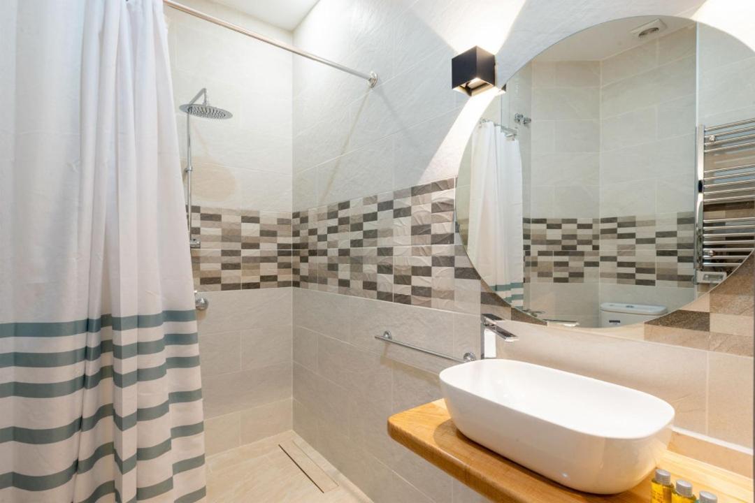1 Bedroom 1 Bathroom Furnished - Justicia - Modern - Mintystay Madrid Eksteriør bilde