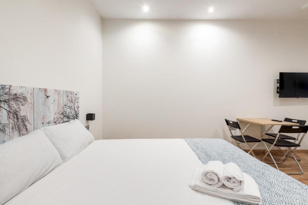 1 Bedroom 1 Bathroom Furnished - Justicia - Modern - Mintystay Madrid Eksteriør bilde